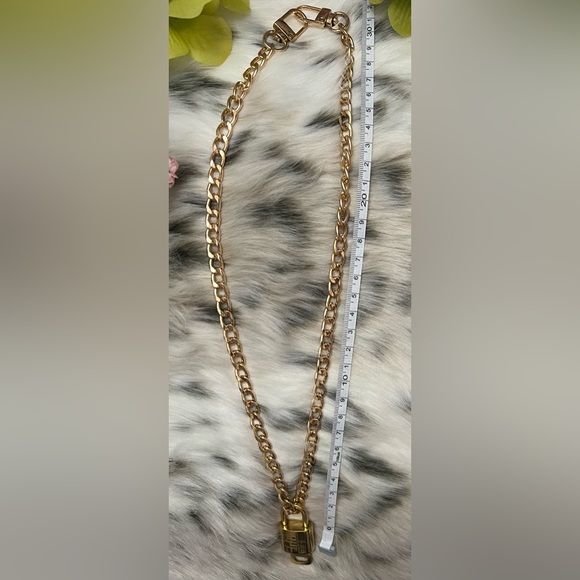 Louis Vuitton Brass Lock & Key #322 with Unbranded Chain - Picture 3 of 7